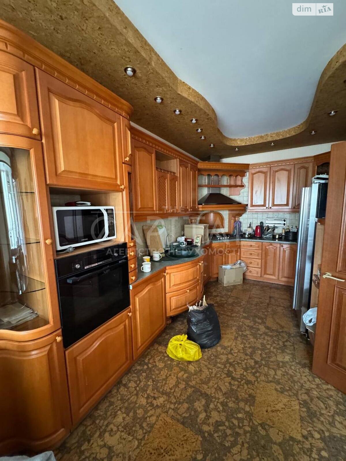 трехэтажный дом с верандой, 600 кв. м, кирпич. Продажа в Киеве район Соломенский фото 1 трехэтажный дом с верандой, 600 кв. м, кирпич. Продажа в Киеве район Соломенский фото 1