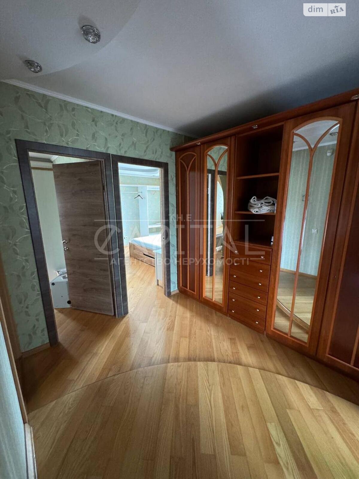 трехэтажный дом с верандой, 600 кв. м, кирпич. Продажа в Киеве район Соломенский фото 1 трехэтажный дом с верандой, 600 кв. м, кирпич. Продажа в Киеве район Соломенский фото 1