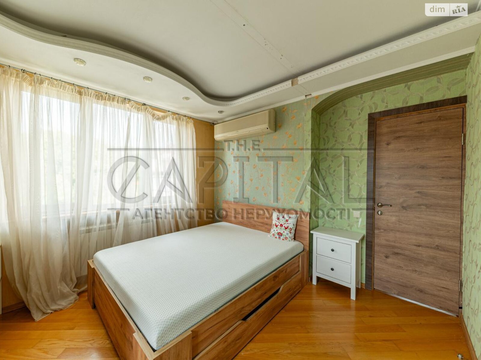 трехэтажный дом с верандой, 600 кв. м, кирпич. Продажа в Киеве район Соломенский фото 1