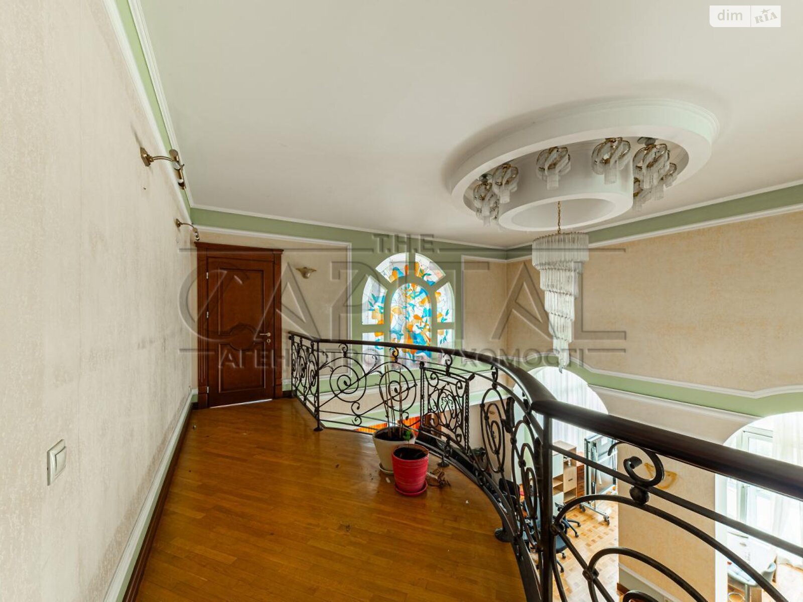 трехэтажный дом с верандой, 600 кв. м, кирпич. Продажа в Киеве район Соломенский фото 1