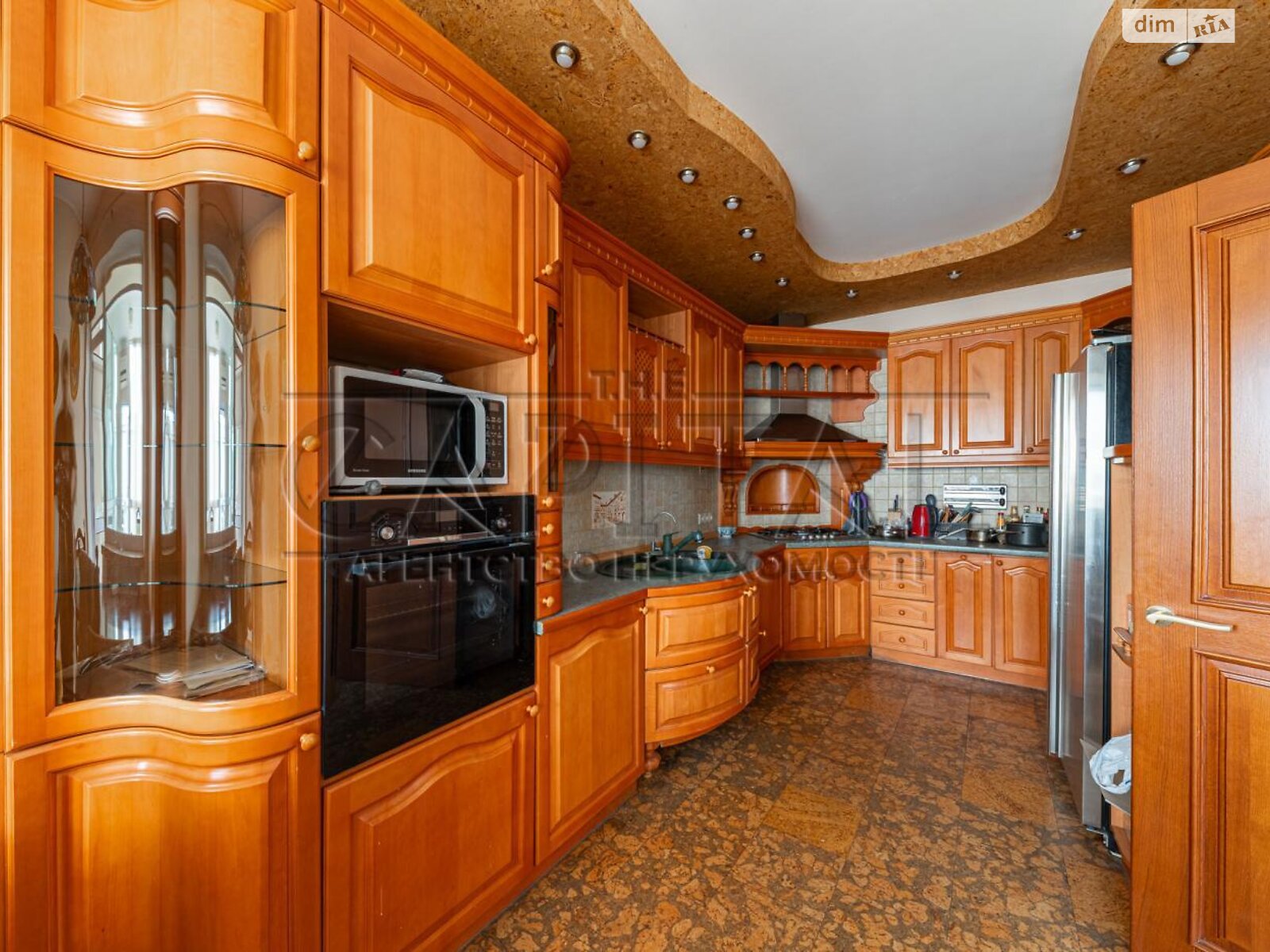 трехэтажный дом с верандой, 600 кв. м, кирпич. Продажа в Киеве район Соломенский фото 1