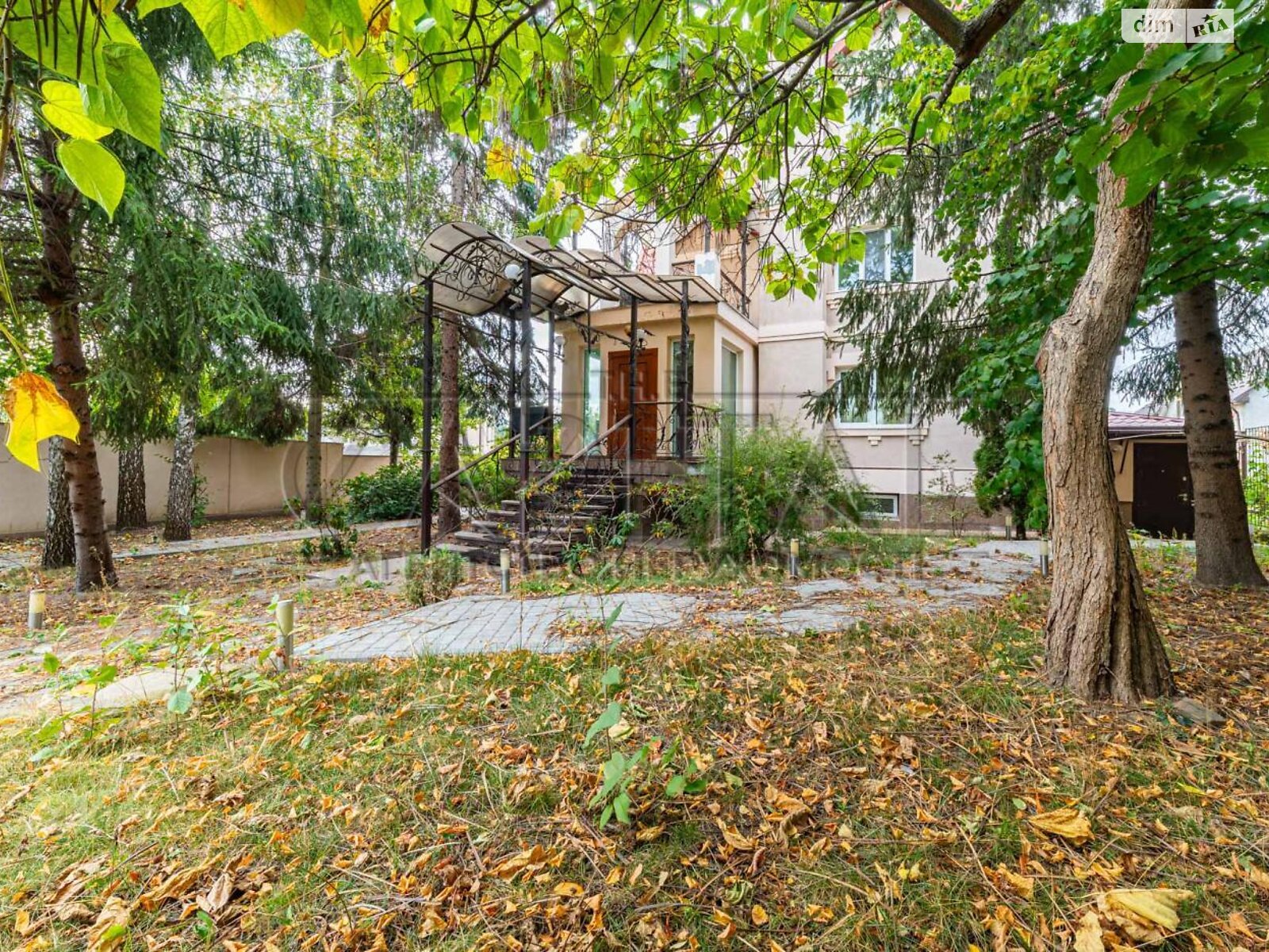 трехэтажный дом с верандой, 600 кв. м, кирпич. Продажа в Киеве район Соломенский фото 1