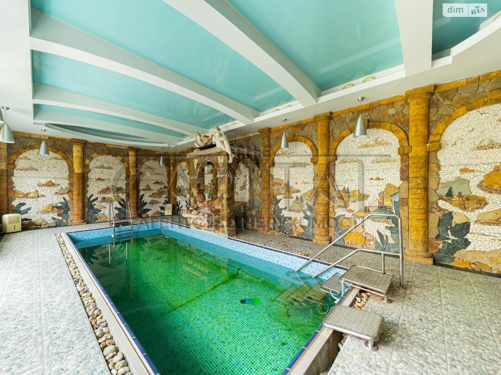 трехэтажный дом с верандой, 600 кв. м, кирпич. Продажа в Киеве район Соломенский фото 1