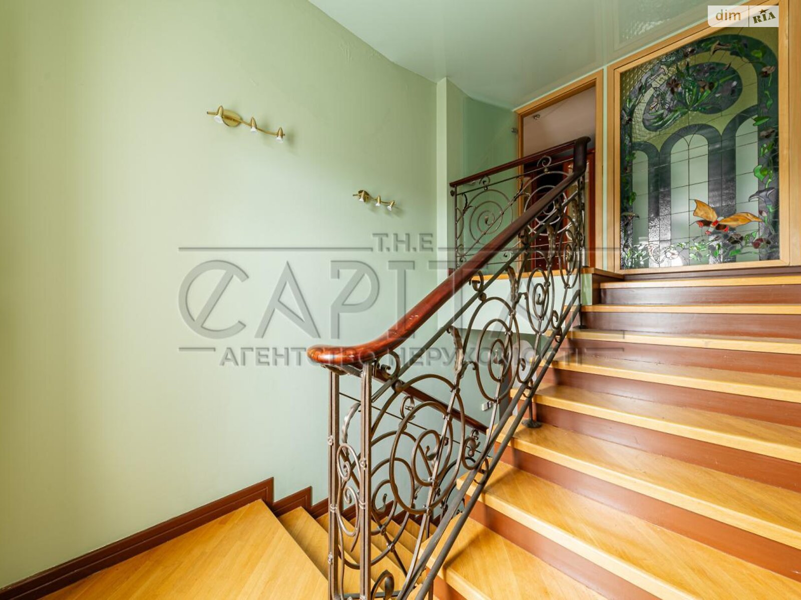 трехэтажный дом с верандой, 600 кв. м, кирпич. Продажа в Киеве район Соломенский фото 1