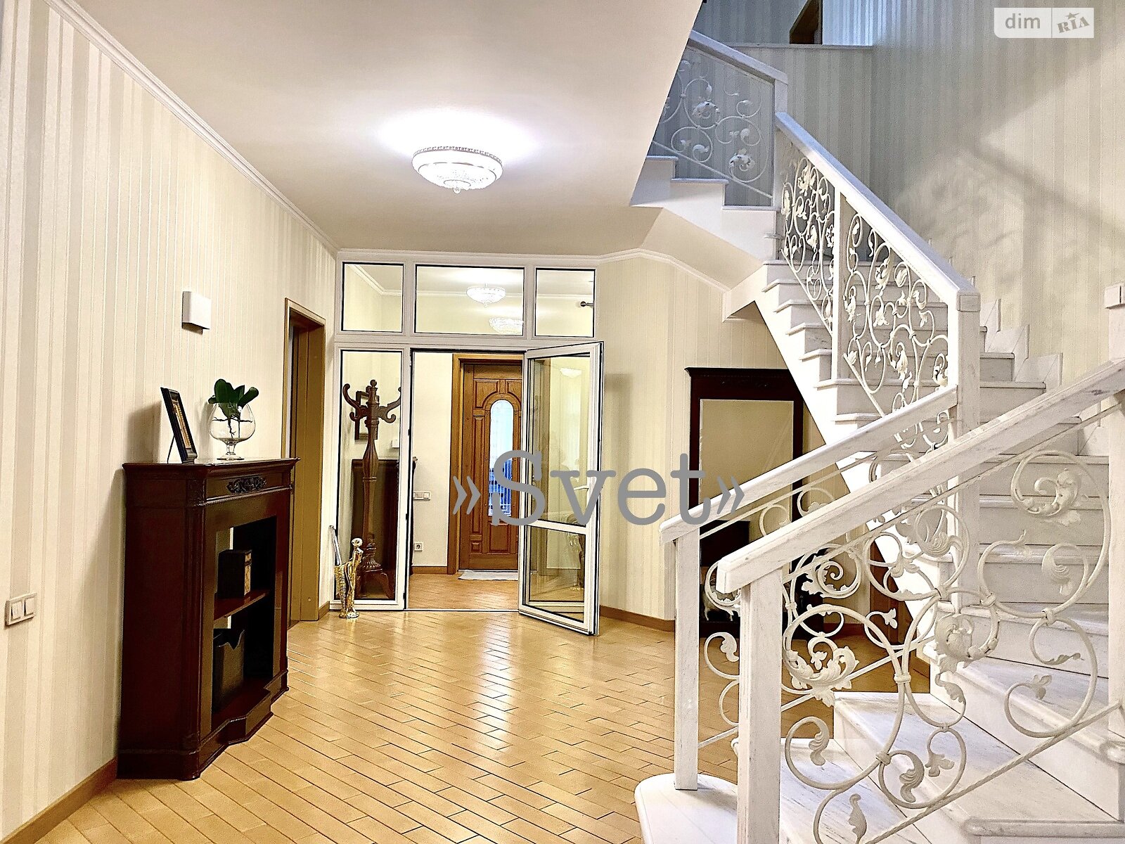 двухэтажный дом с верандой, 595 кв. м, кирпич. Продажа в Киеве район Святошинский фото 1 двухэтажный дом с верандой, 595 кв. м, кирпич. Продажа в Киеве район Святошинский фото 1