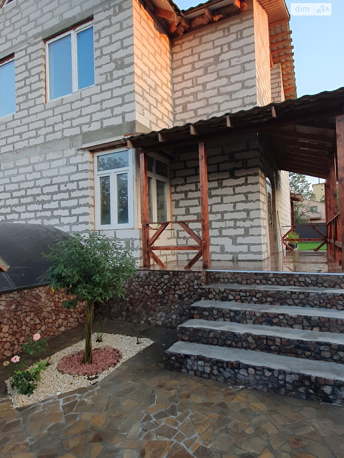 двухэтажный дом с верандой, 298 кв. м, кирпич. Продажа в Киеве район Святошинский фото 1 двухэтажный дом с верандой, 298 кв. м, кирпич. Продажа в Киеве район Святошинский фото 1