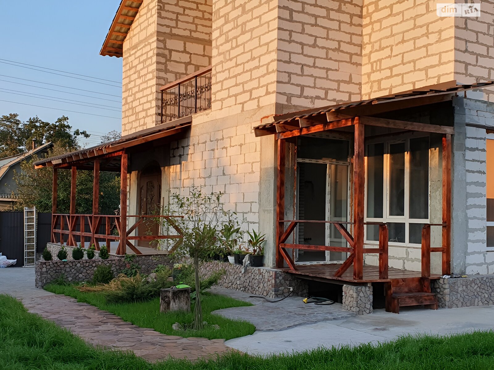 двухэтажный дом с верандой, 298 кв. м, кирпич. Продажа в Киеве район Святошинский фото 1 двухэтажный дом с верандой, 298 кв. м, кирпич. Продажа в Киеве район Святошинский фото 1