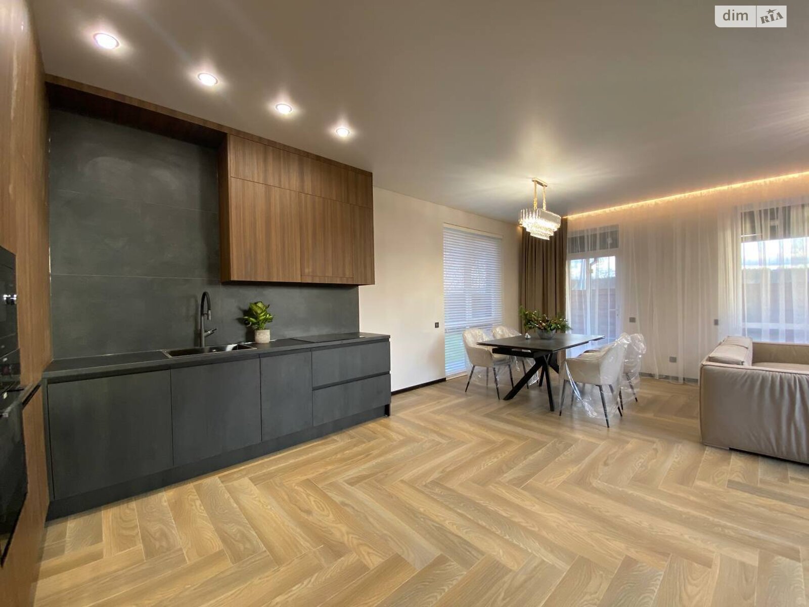 двухэтажный дом с ремонтом, 125 кв. м, кирпич. Продажа в Киеве район Святошинский фото 1 двухэтажный дом с ремонтом, 125 кв. м, кирпич. Продажа в Киеве район Святошинский фото 1