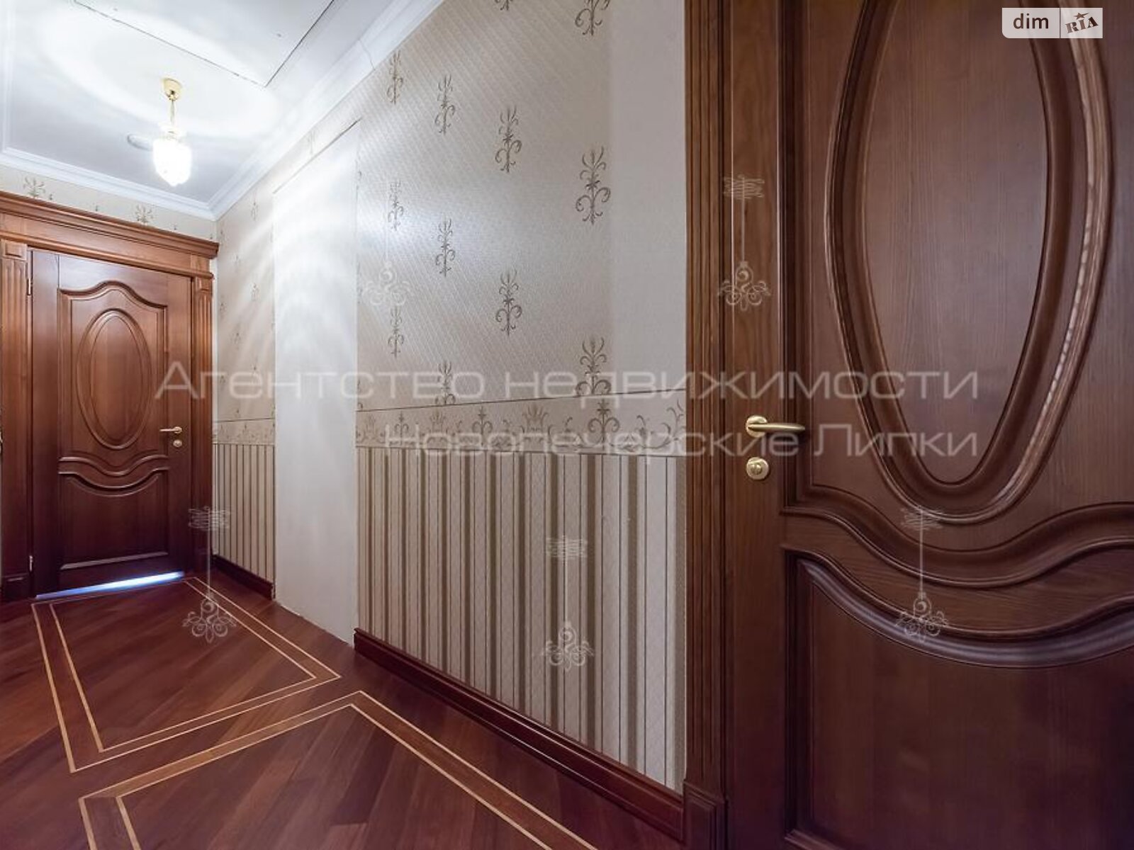 двухэтажный дом, 350 кв. м, монолит. Продажа в Киеве район Святошинский фото 1