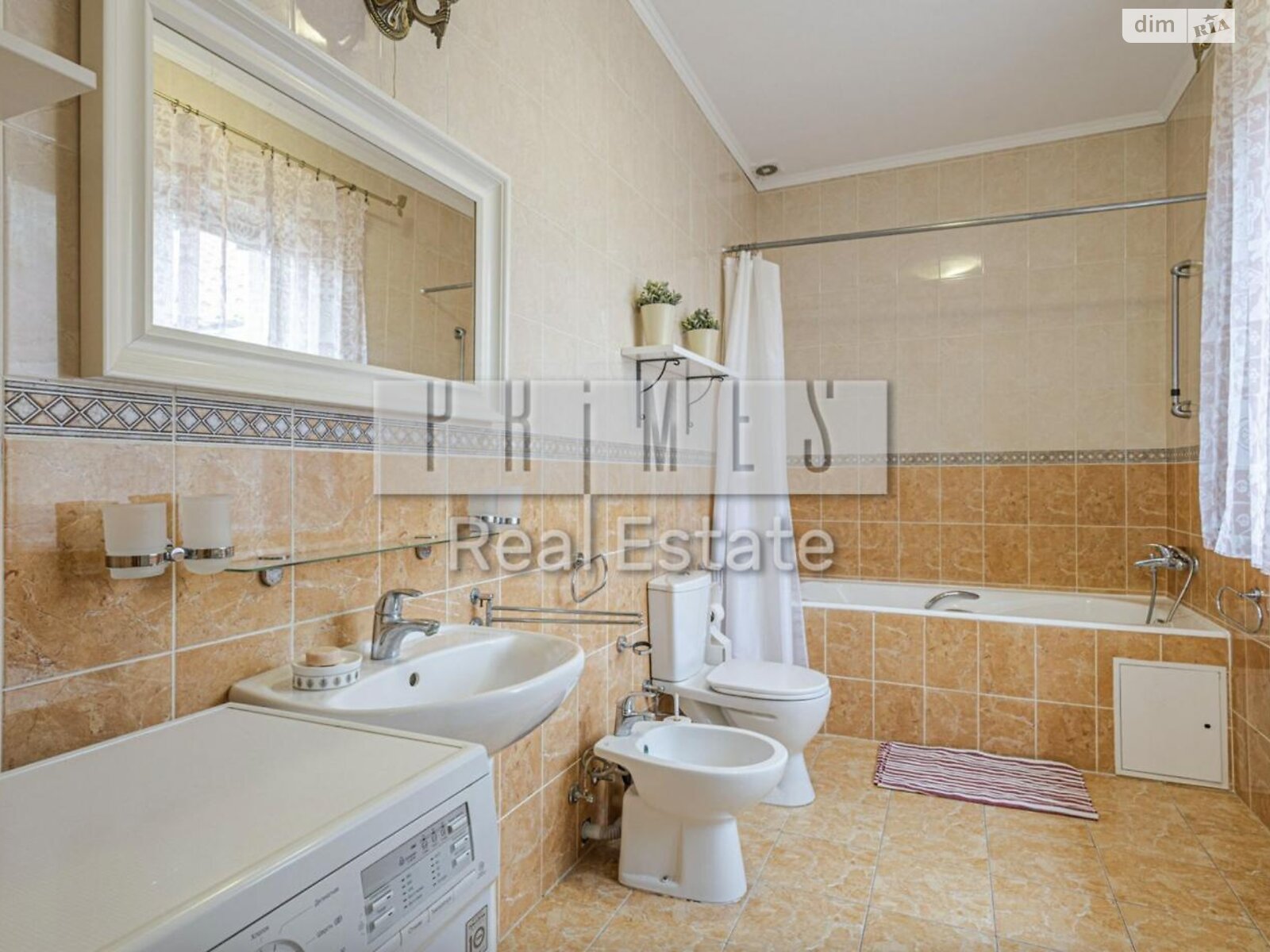 двухэтажный дом с гаражом, 366 кв. м, кирпич. Продажа в Киеве район Святошинский фото 1 двухэтажный дом с гаражом, 366 кв. м, кирпич. Продажа в Киеве район Святошинский фото 1