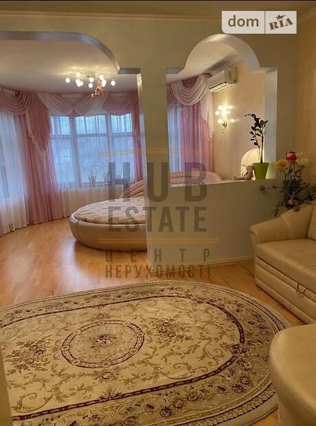 триповерховий будинок, 650 кв. м, кирпич. Продаж в Києві, район Святошинський фото 1 триповерховий будинок, 650 кв. м, кирпич. Продаж в Києві, район Святошинський фото 1