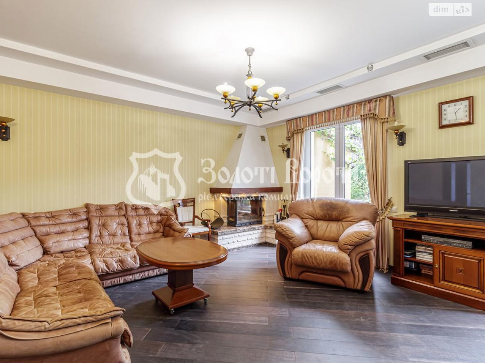 триповерховий будинок, 373.8 кв. м, кирпич. Продаж в Києві, район Святошинський фото 1 триповерховий будинок, 373.8 кв. м, кирпич. Продаж в Києві, район Святошинський фото 1