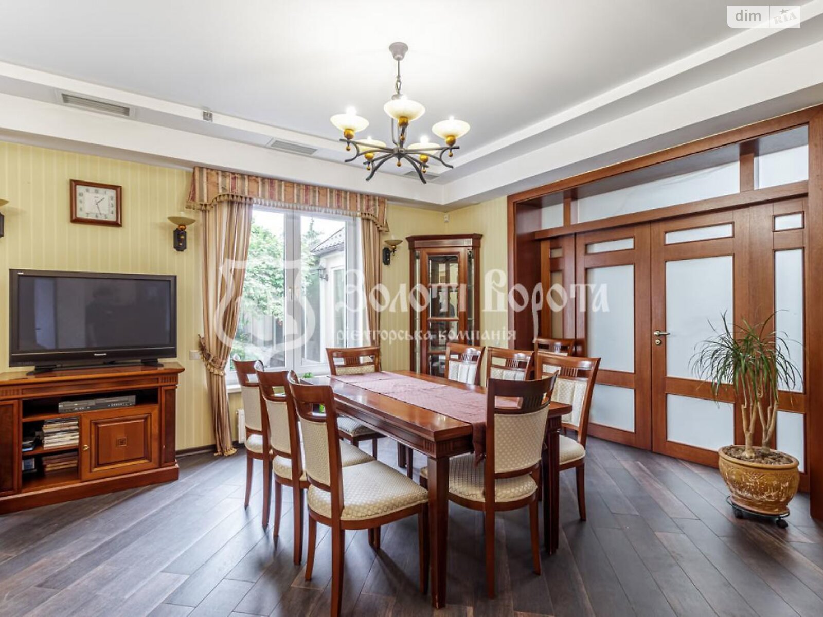 триповерховий будинок, 373.8 кв. м, кирпич. Продаж в Києві, район Святошинський фото 1 триповерховий будинок, 373.8 кв. м, кирпич. Продаж в Києві, район Святошинський фото 1