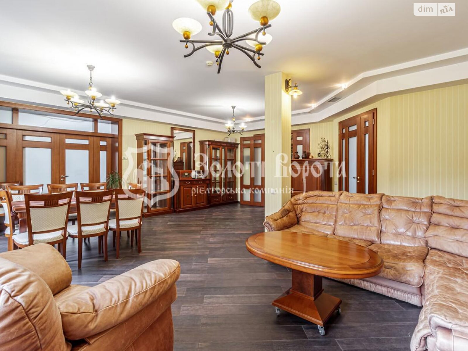 триповерховий будинок, 373.8 кв. м, кирпич. Продаж в Києві, район Святошинський фото 1 триповерховий будинок, 373.8 кв. м, кирпич. Продаж в Києві, район Святошинський фото 1