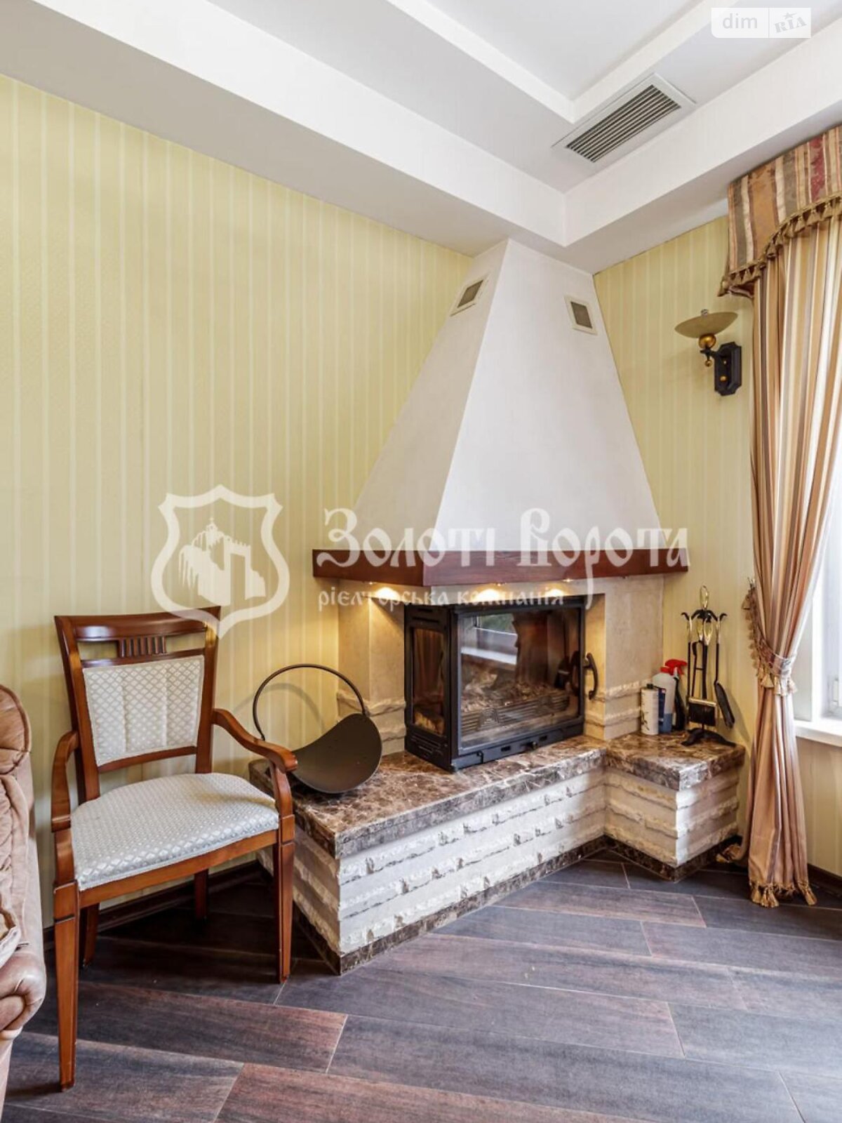 триповерховий будинок, 373.8 кв. м, кирпич. Продаж в Києві, район Святошинський фото 1 триповерховий будинок, 373.8 кв. м, кирпич. Продаж в Києві, район Святошинський фото 1