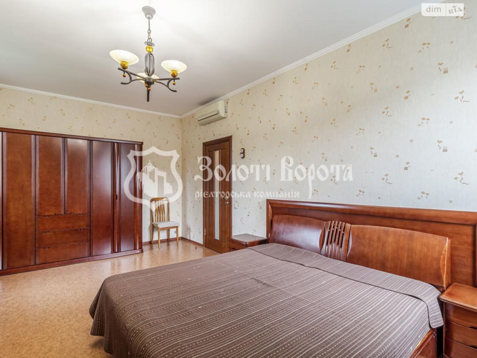 триповерховий будинок, 373.8 кв. м, кирпич. Продаж в Києві, район Святошинський фото 1 триповерховий будинок, 373.8 кв. м, кирпич. Продаж в Києві, район Святошинський фото 1