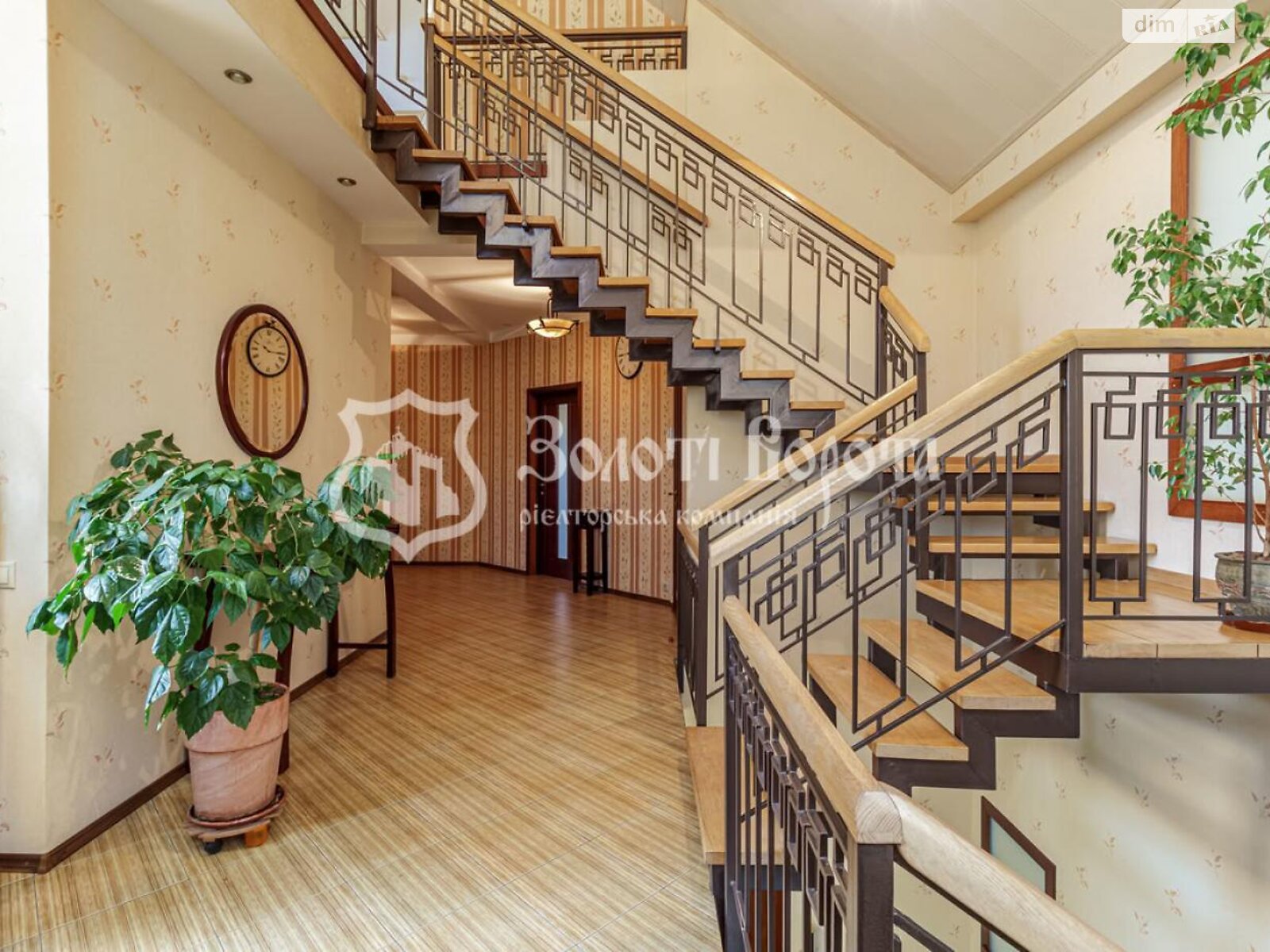триповерховий будинок, 373.8 кв. м, кирпич. Продаж в Києві, район Святошинський фото 1 триповерховий будинок, 373.8 кв. м, кирпич. Продаж в Києві, район Святошинський фото 1