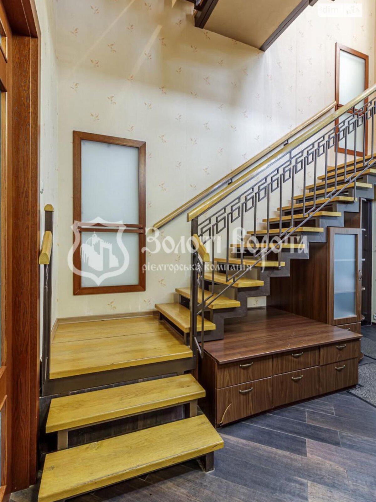 триповерховий будинок, 373.8 кв. м, кирпич. Продаж в Києві, район Святошинський фото 1 триповерховий будинок, 373.8 кв. м, кирпич. Продаж в Києві, район Святошинський фото 1