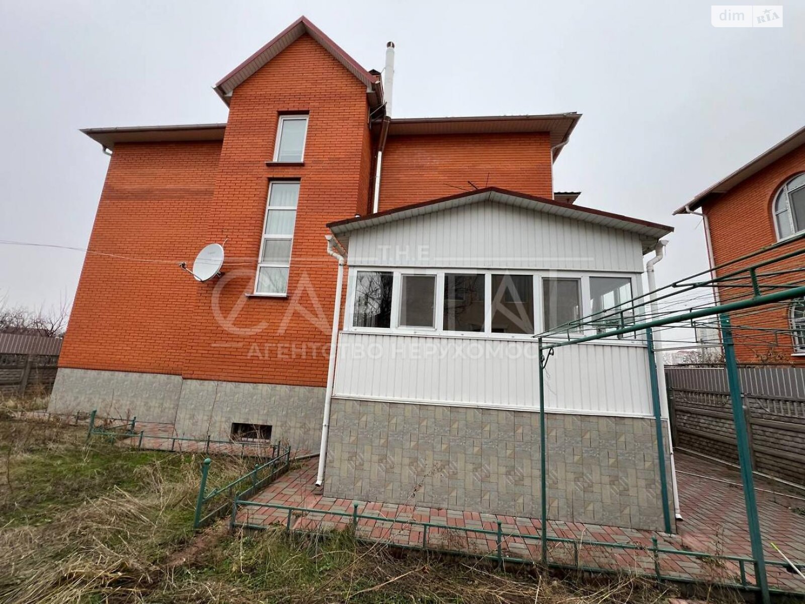 трехэтажный дом с мансардой, 370 кв. м, кирпич. Продажа в Киеве район Троещина фото 1 трехэтажный дом с мансардой, 370 кв. м, кирпич. Продажа в Киеве район Троещина фото 1