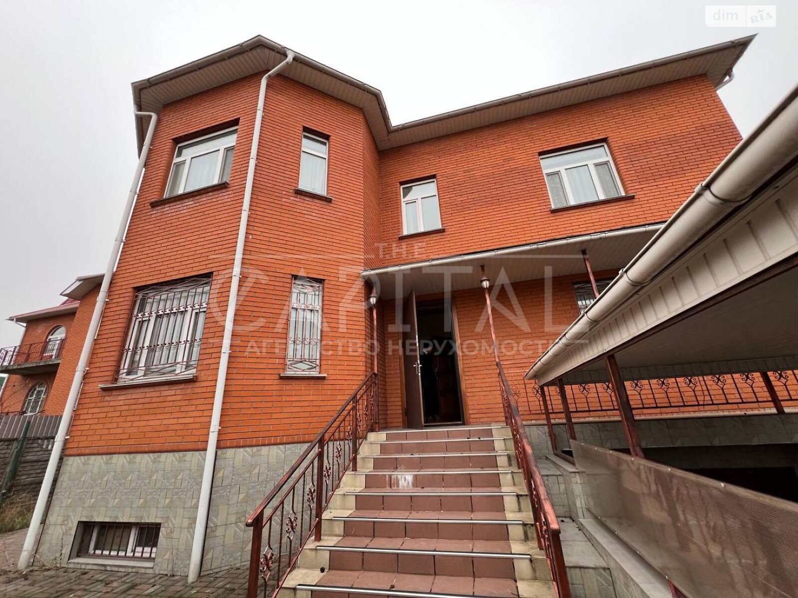 трехэтажный дом с мансардой, 370 кв. м, кирпич. Продажа в Киеве район Троещина фото 1 трехэтажный дом с мансардой, 370 кв. м, кирпич. Продажа в Киеве район Троещина фото 1