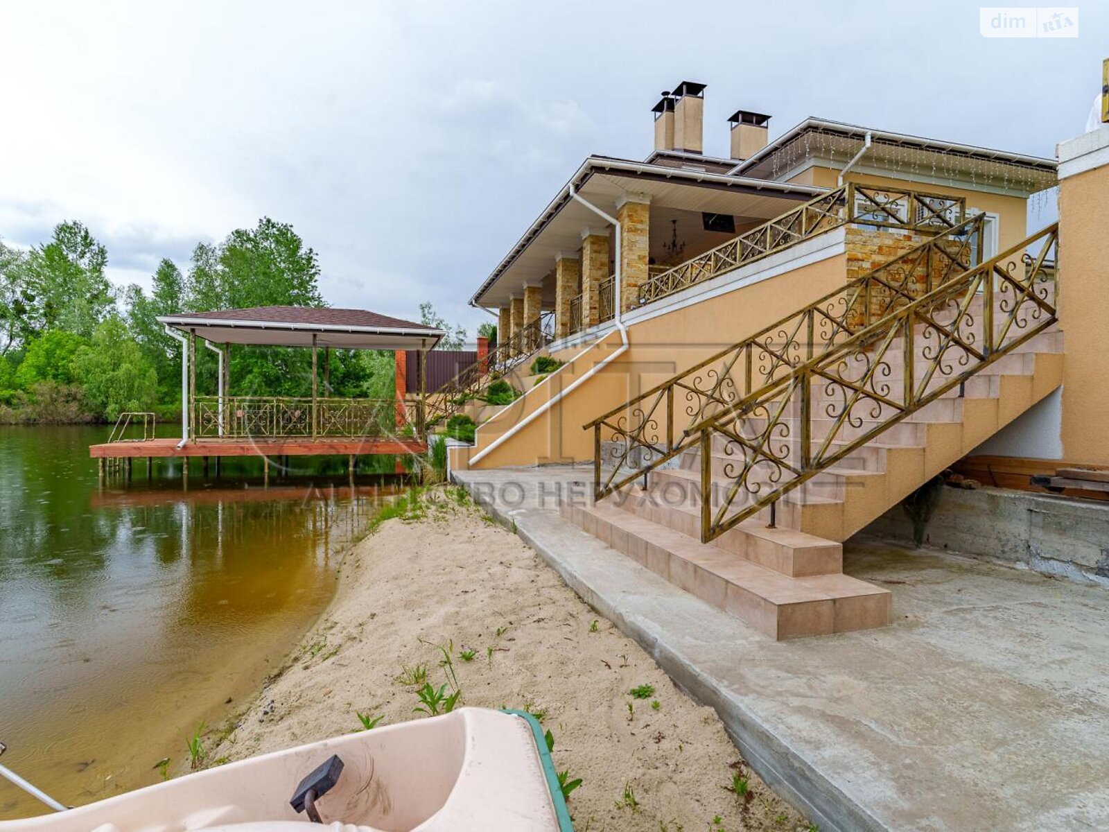 двухэтажный дом с верандой, 170 кв. м, кирпич. Продажа в Киеве фото 1 двухэтажный дом с верандой, 170 кв. м, кирпич. Продажа в Киеве фото 1