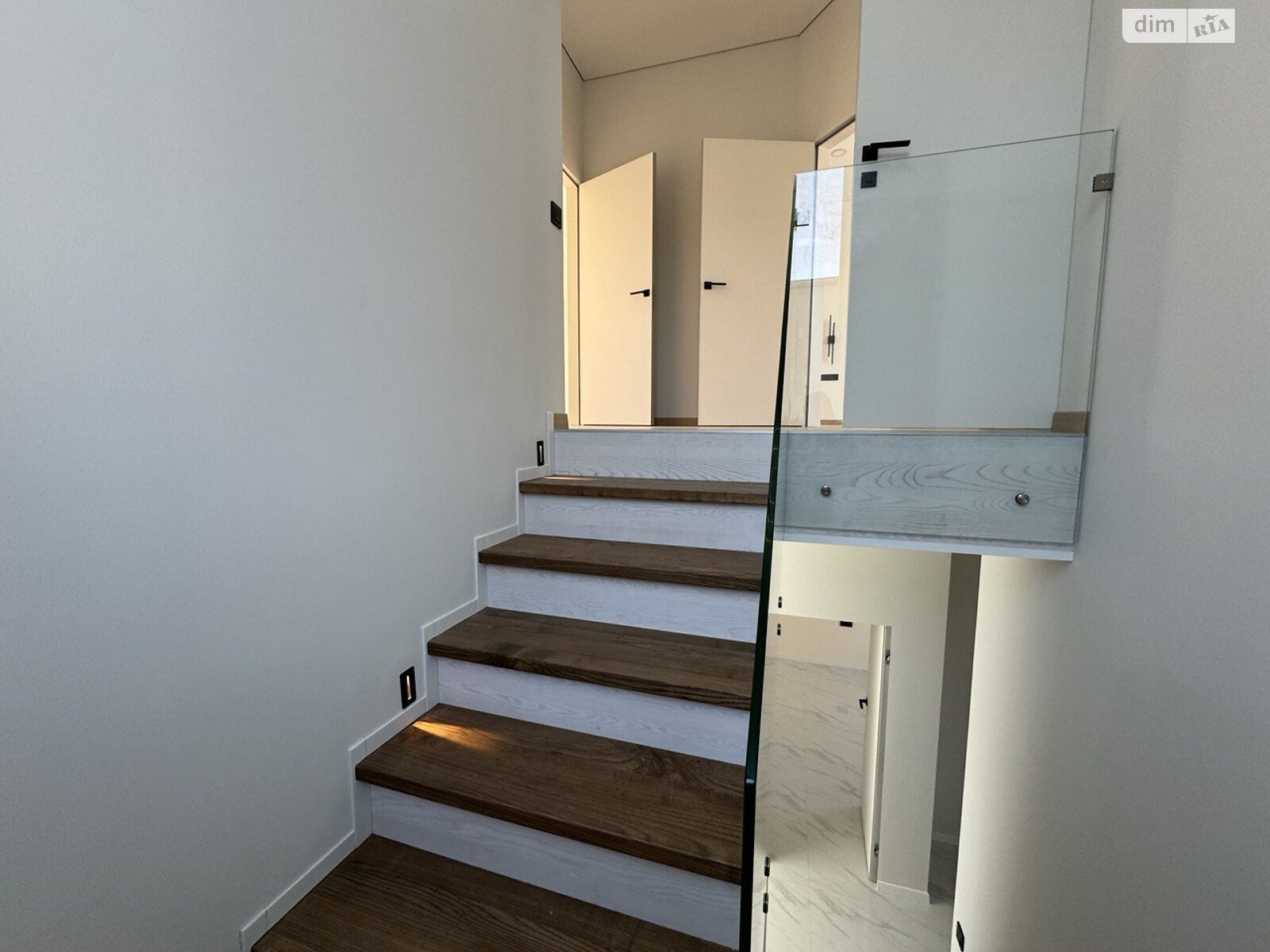 двухэтажный дом с ремонтом, 145 кв. м, керамический блок. Продажа в Киеве район Осокорки фото 1 двухэтажный дом с ремонтом, 145 кв. м, керамический блок. Продажа в Киеве район Осокорки фото 1