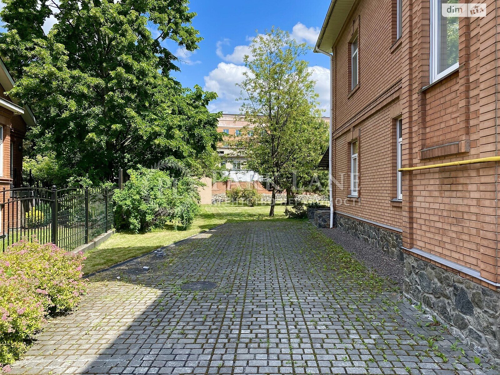 трехэтажный дом беседка, 438.3 кв. м, кирпич. Продажа в Киеве фото 1 трехэтажный дом беседка, 438.3 кв. м, кирпич. Продажа в Киеве фото 1