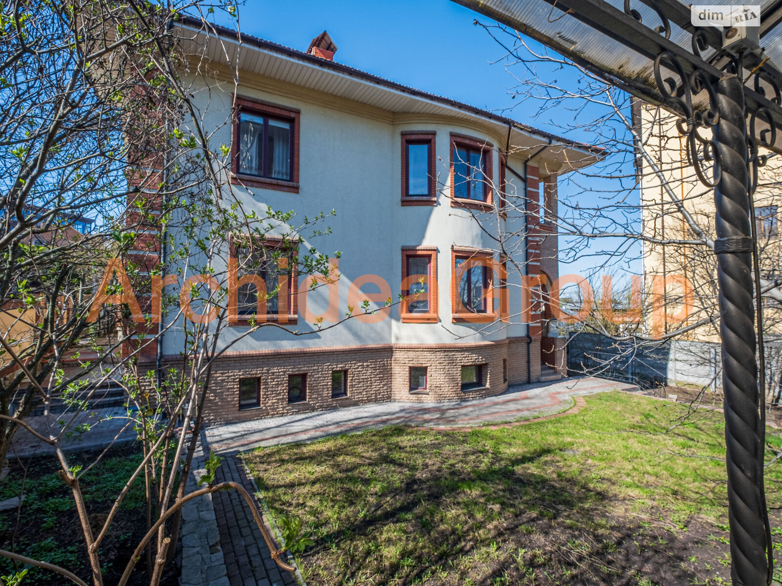 трехэтажный дом с мансардой, 482 кв. м, кирпич. Продажа в Киеве район Зверинец фото 1 трехэтажный дом с мансардой, 482 кв. м, кирпич. Продажа в Киеве район Зверинец фото 1