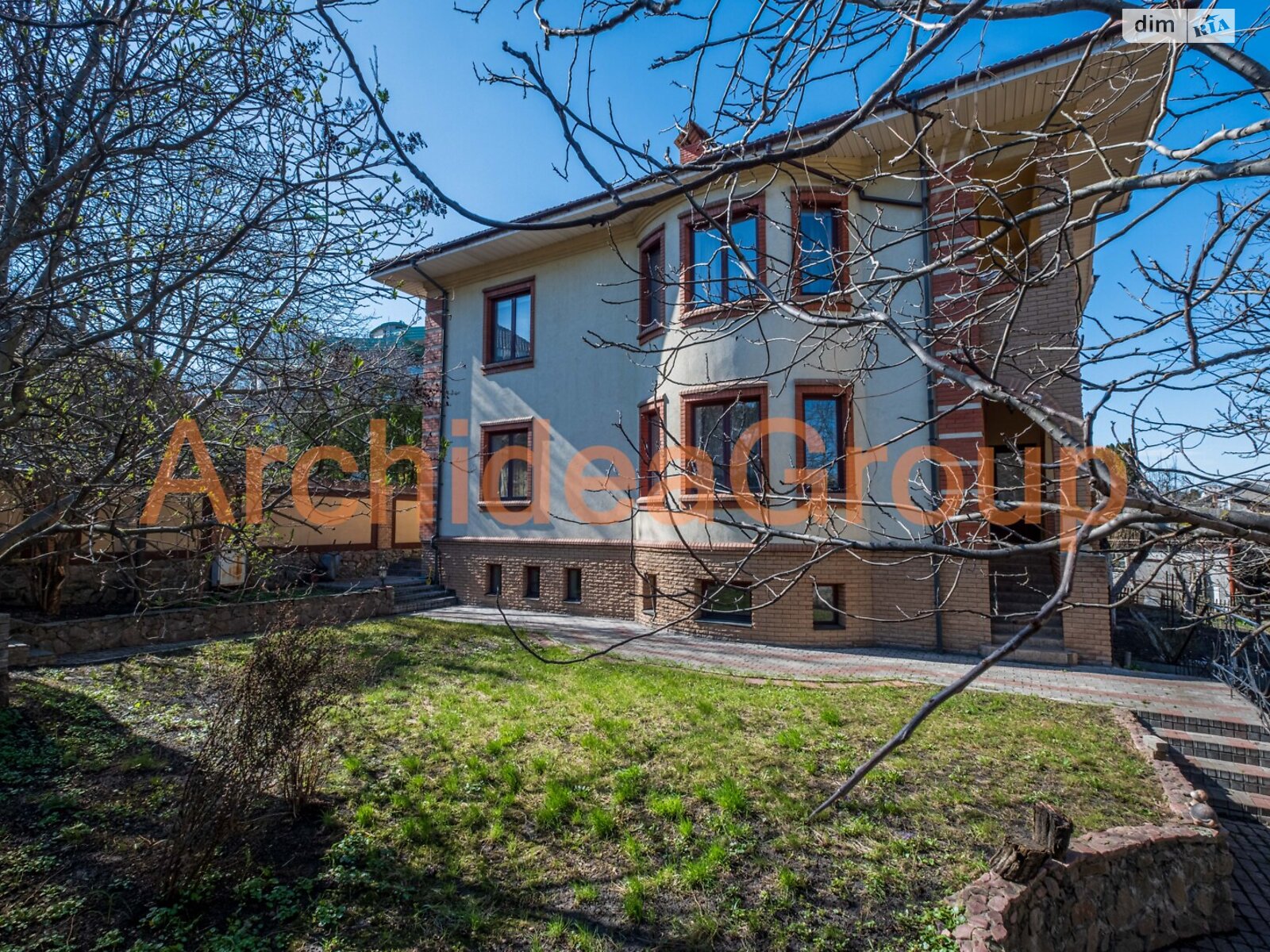 трехэтажный дом с мансардой, 482 кв. м, кирпич. Продажа в Киеве район Зверинец фото 1 трехэтажный дом с мансардой, 482 кв. м, кирпич. Продажа в Киеве район Зверинец фото 1