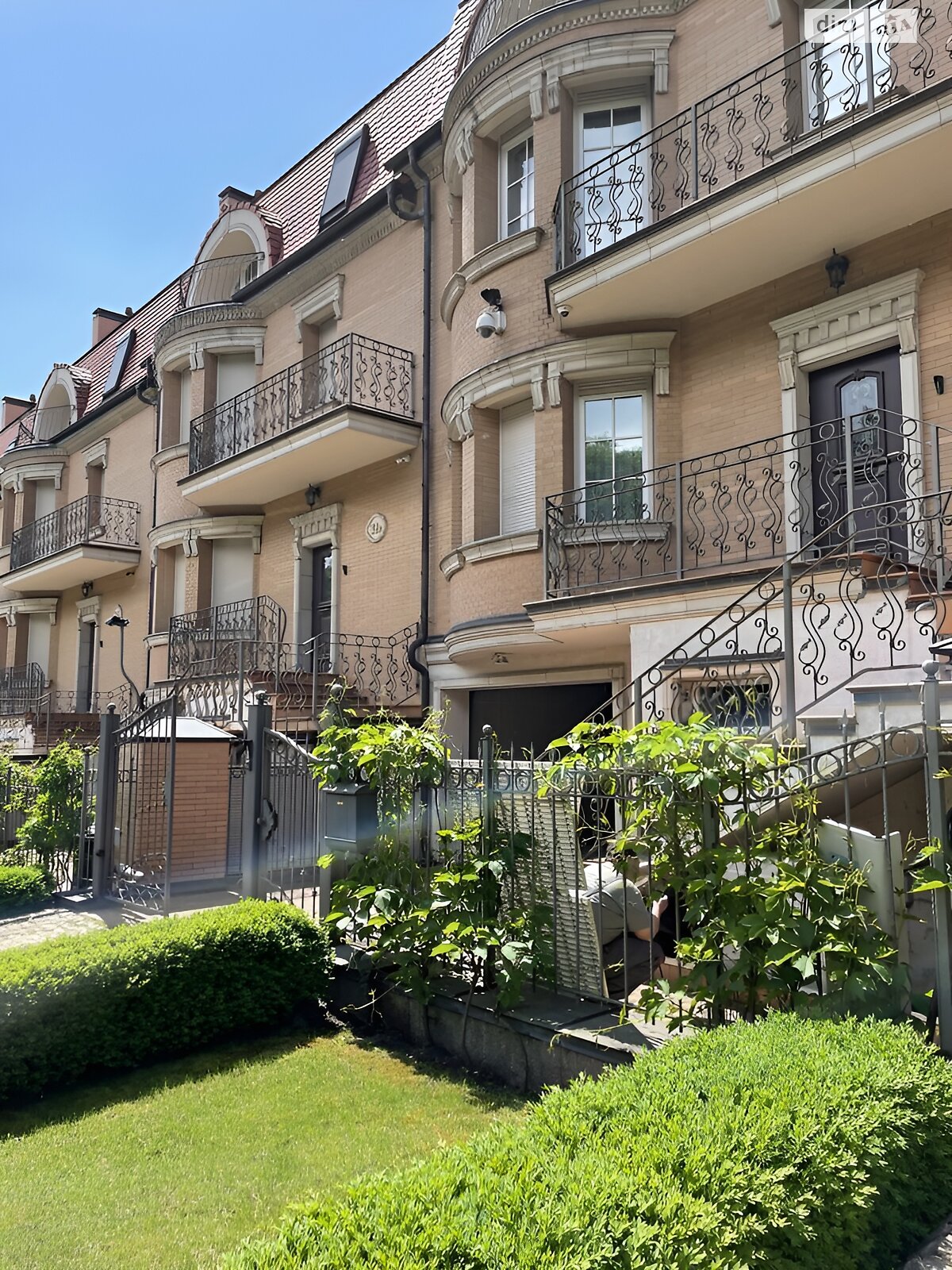 чотириповерховий будинок з опаленням, 483 кв. м, цегла. Продаж в Києві, район Звіринець фото 1 чотириповерховий будинок з опаленням, 483 кв. м, цегла. Продаж в Києві, район Звіринець фото 1
