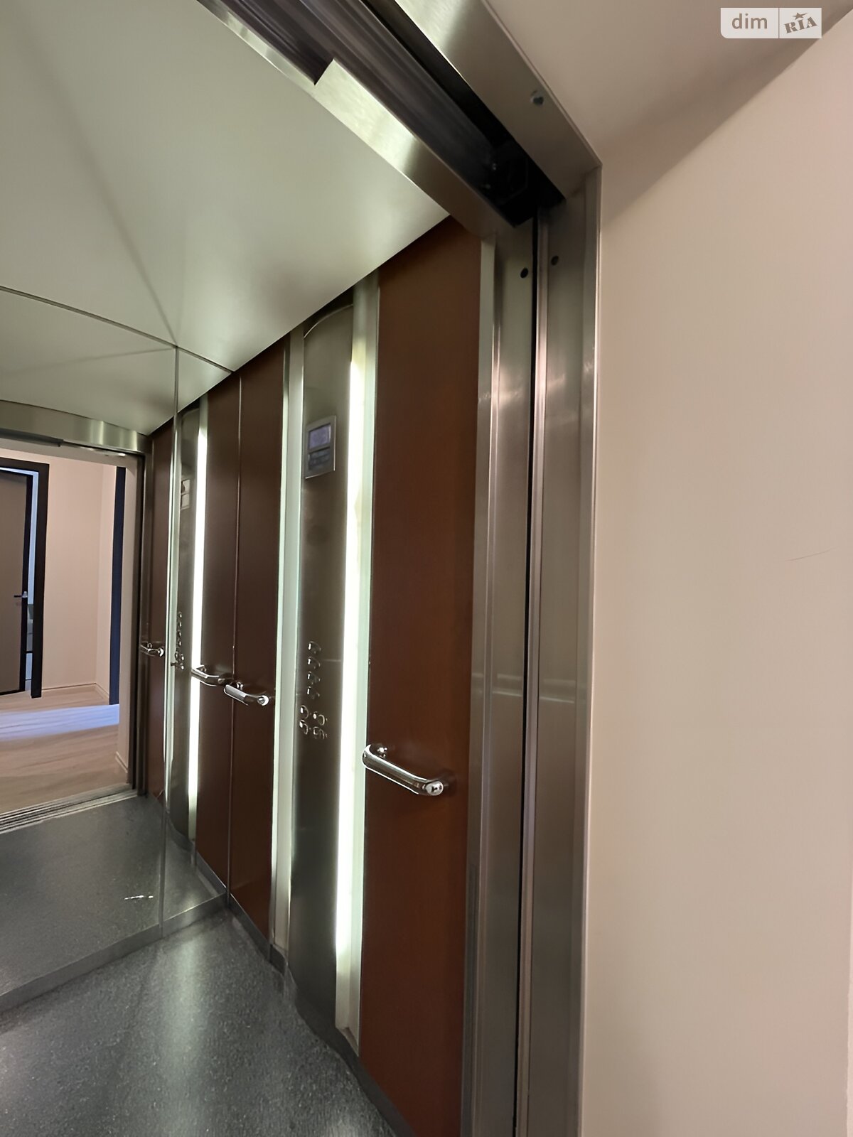 чотириповерховий будинок з опаленням, 483 кв. м, цегла. Продаж в Києві, район Звіринець фото 1 чотириповерховий будинок з опаленням, 483 кв. м, цегла. Продаж в Києві, район Звіринець фото 1