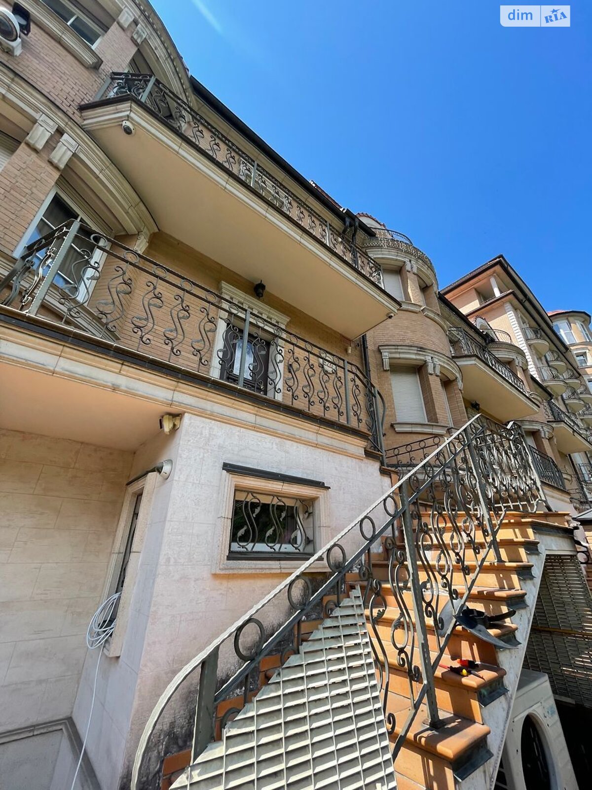 четырехэтажный дом с отоплением, 425.1 кв. м, кирпич. Продажа в Киеве район Зверинец фото 1 четырехэтажный дом с отоплением, 425.1 кв. м, кирпич. Продажа в Киеве район Зверинец фото 1