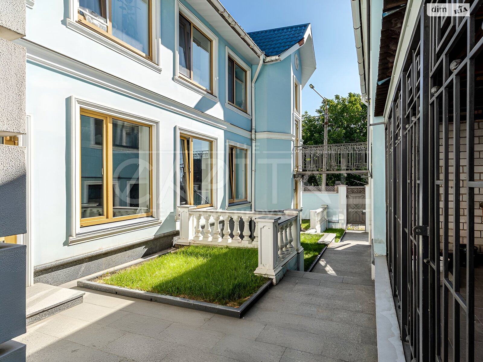 триповерховий будинок з балконом, 460 кв. м, цегла. Продаж в Києві, район Звіринець фото 1 триповерховий будинок з балконом, 460 кв. м, цегла. Продаж в Києві, район Звіринець фото 1