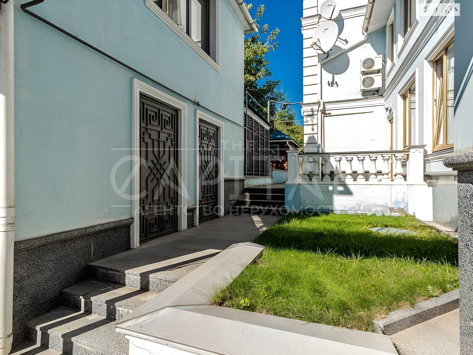 триповерховий будинок з балконом, 460 кв. м, цегла. Продаж в Києві, район Звіринець фото 1 триповерховий будинок з балконом, 460 кв. м, цегла. Продаж в Києві, район Звіринець фото 1