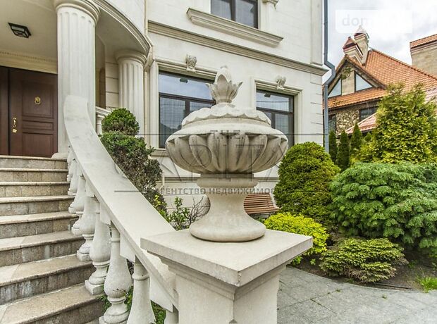 трехэтажный дом, 2400 кв. м, кирпич. Продажа в Киеве фото 1 трехэтажный дом, 2400 кв. м, кирпич. Продажа в Киеве фото 1