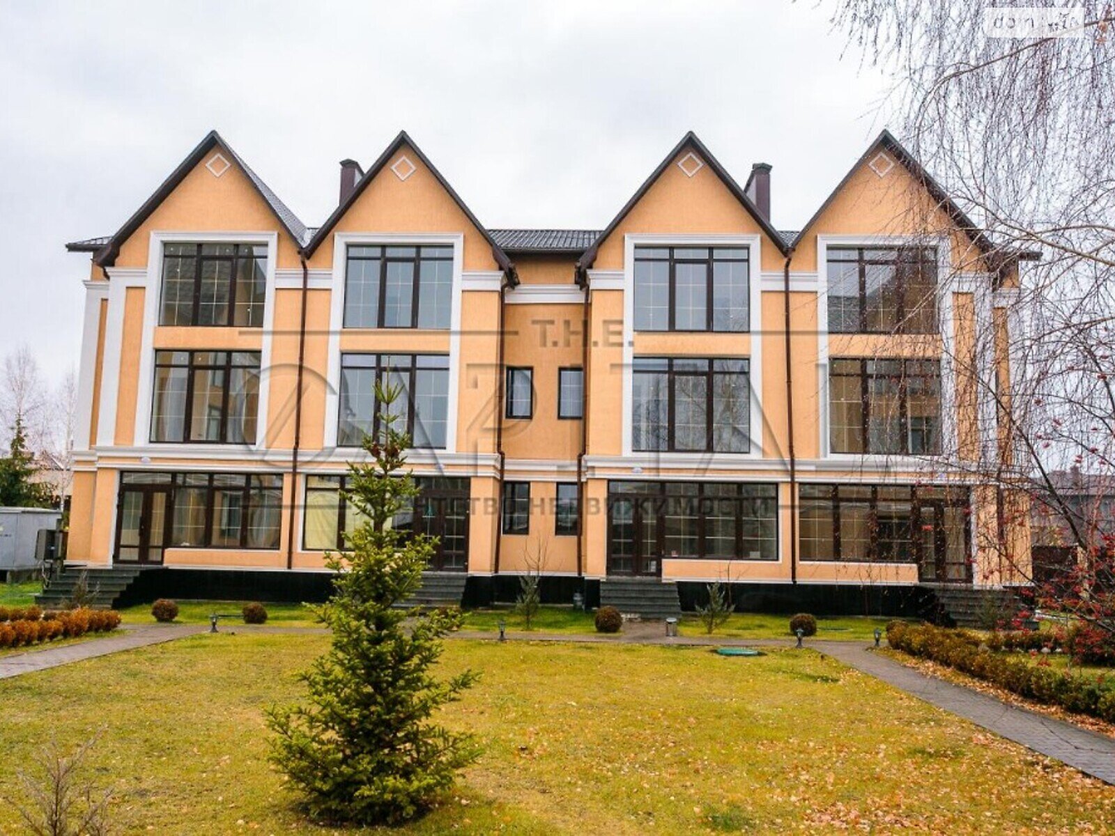 трехэтажный дом с гаражом, 200 кв. м, кирпич. Продажа в Козине фото 1 трехэтажный дом с гаражом, 200 кв. м, кирпич. Продажа в Козине фото 1