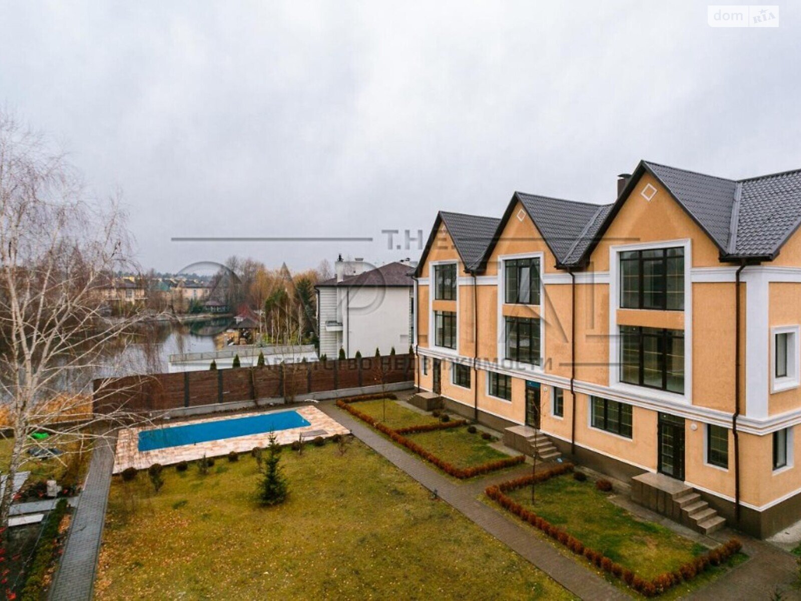 трехэтажный дом с гаражом, 200 кв. м, кирпич. Продажа в Козине фото 1 трехэтажный дом с гаражом, 200 кв. м, кирпич. Продажа в Козине фото 1