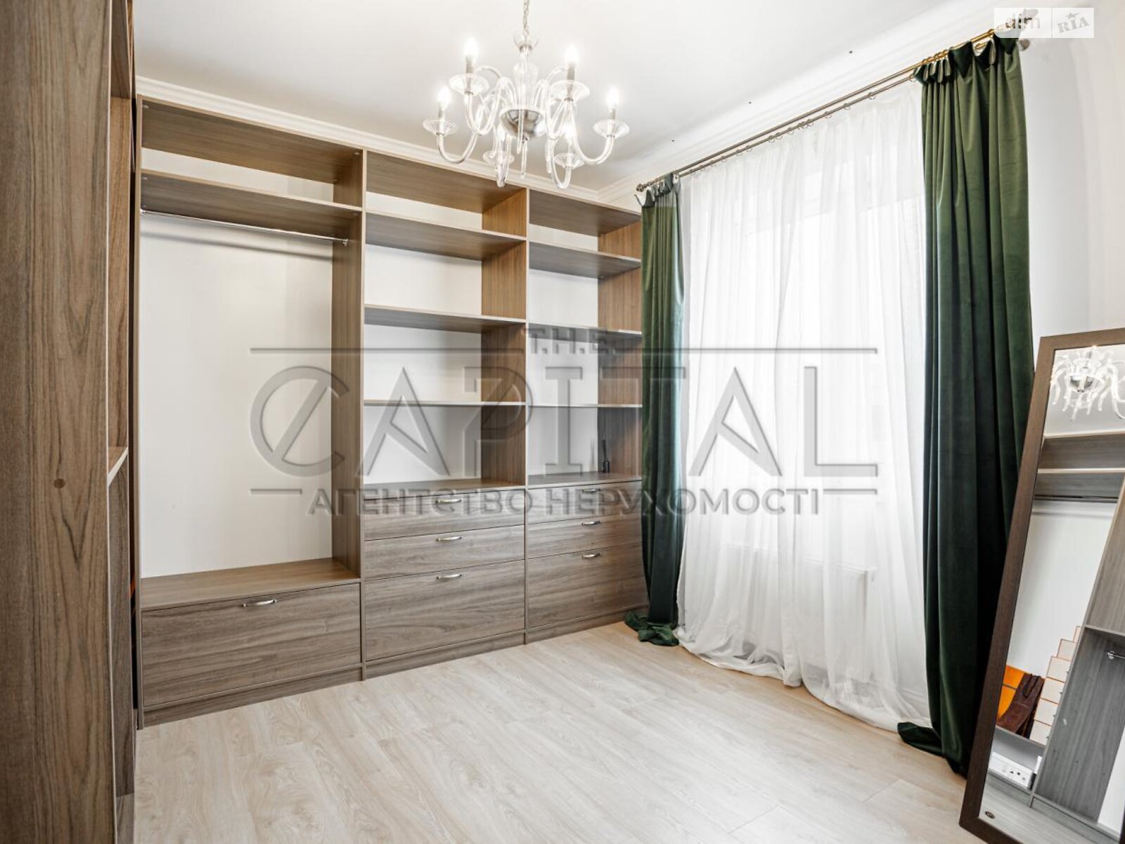 двоповерховий будинок з гаражем, 270 кв. м, цегла. Продаж у Києві фото 1 двоповерховий будинок з гаражем, 270 кв. м, цегла. Продаж у Києві фото 1