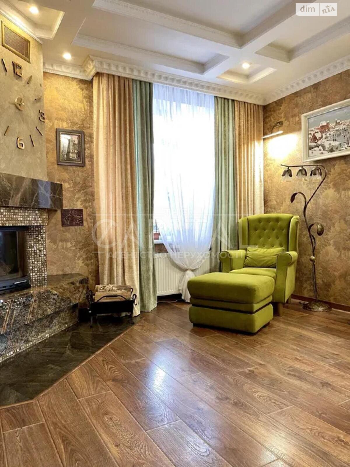 трехэтажный дом с гаражом, 430 кв. м, кирпич. Продажа в Киеве фото 1