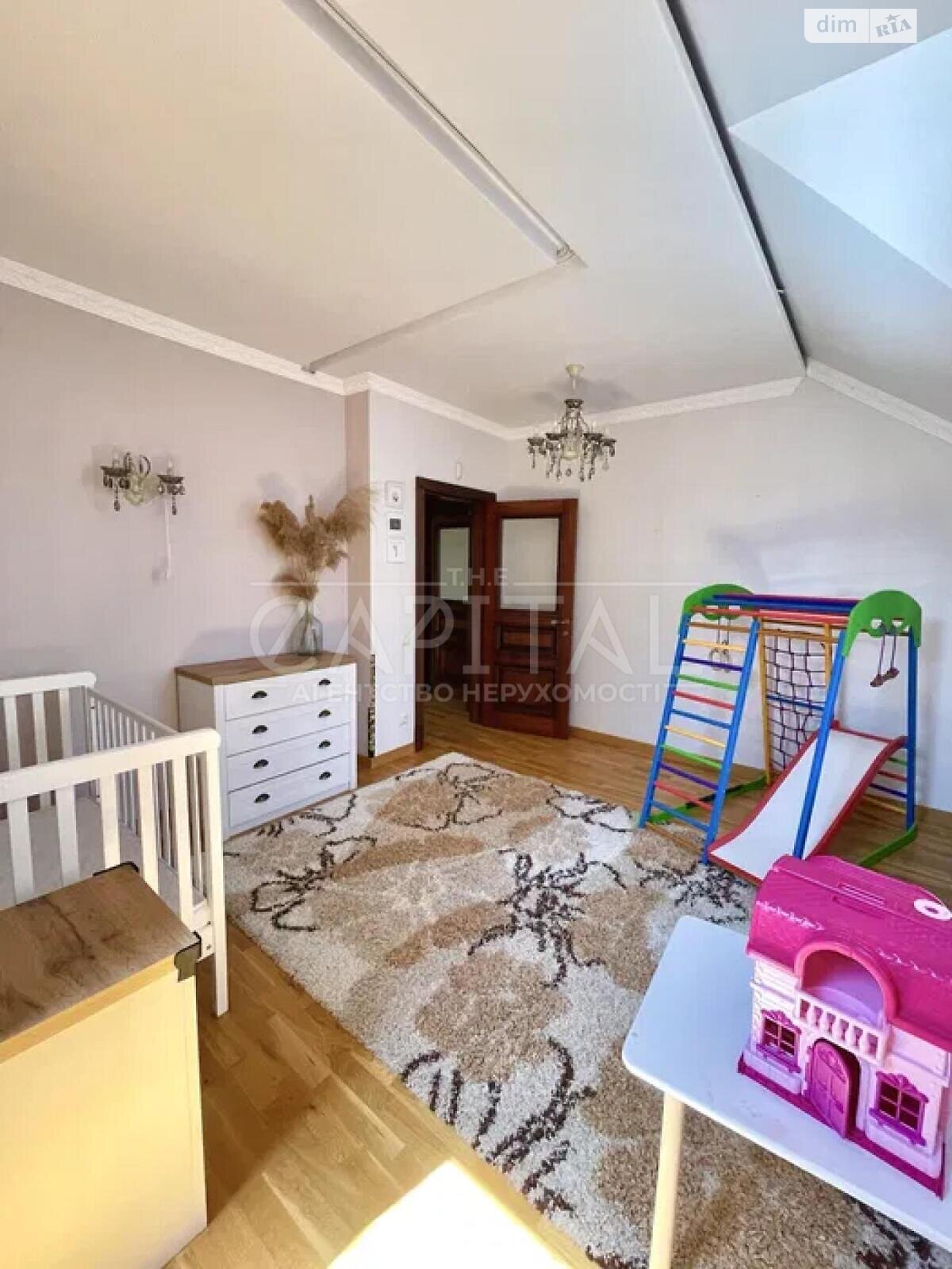 трехэтажный дом с гаражом, 430 кв. м, кирпич. Продажа в Киеве фото 1