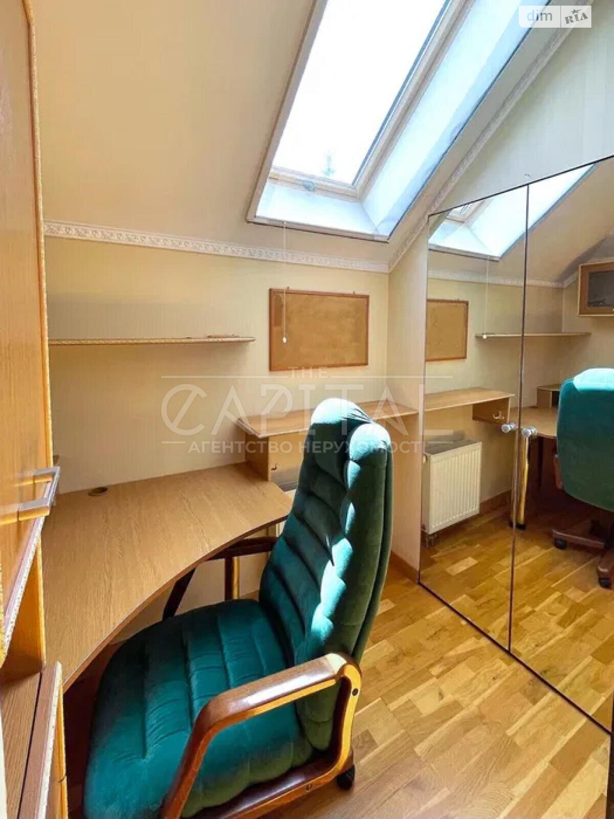 трехэтажный дом с гаражом, 430 кв. м, кирпич. Продажа в Киеве фото 1