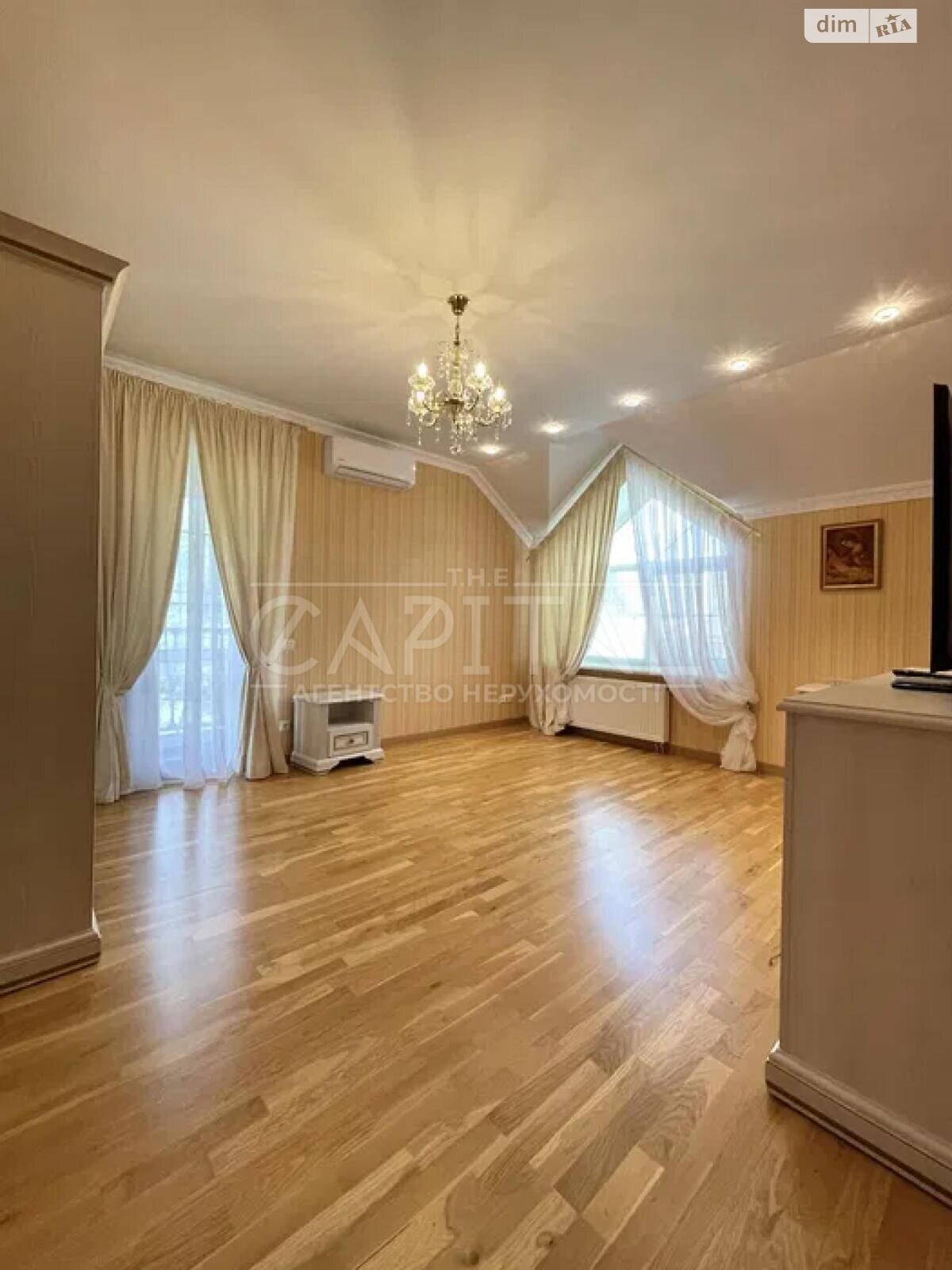 трехэтажный дом с гаражом, 430 кв. м, кирпич. Продажа в Киеве фото 1