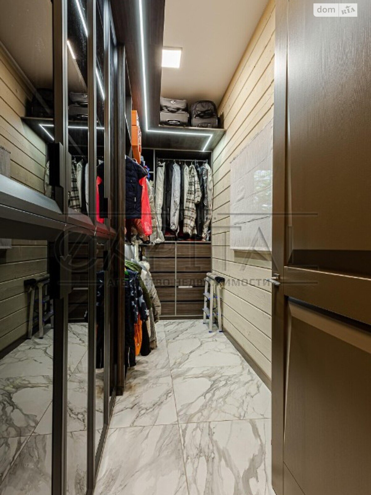 двоповерховий будинок, 300 кв. м, цегла. Продаж у Боярці фото 1 двоповерховий будинок, 300 кв. м, цегла. Продаж у Боярці фото 1