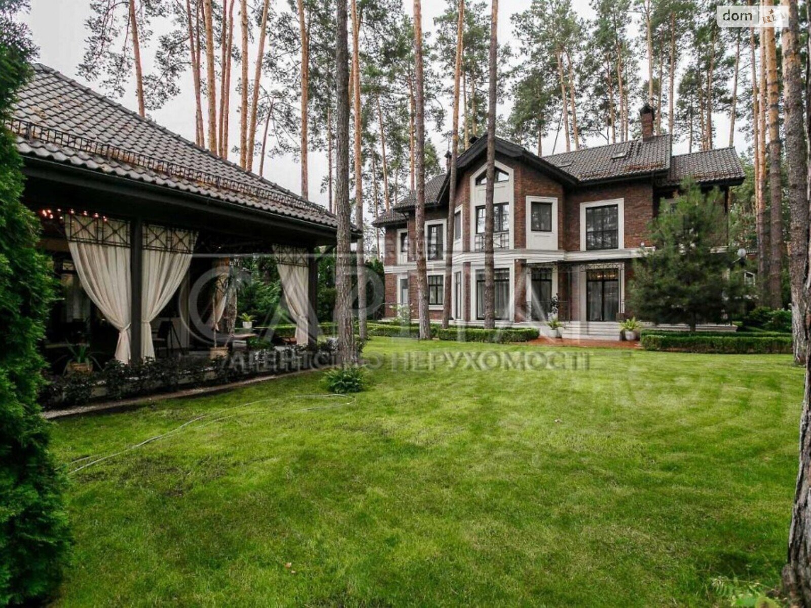 трехэтажный дом с гаражом, 800 кв. м, кирпич. Продажа в Буче район Буча фото 1