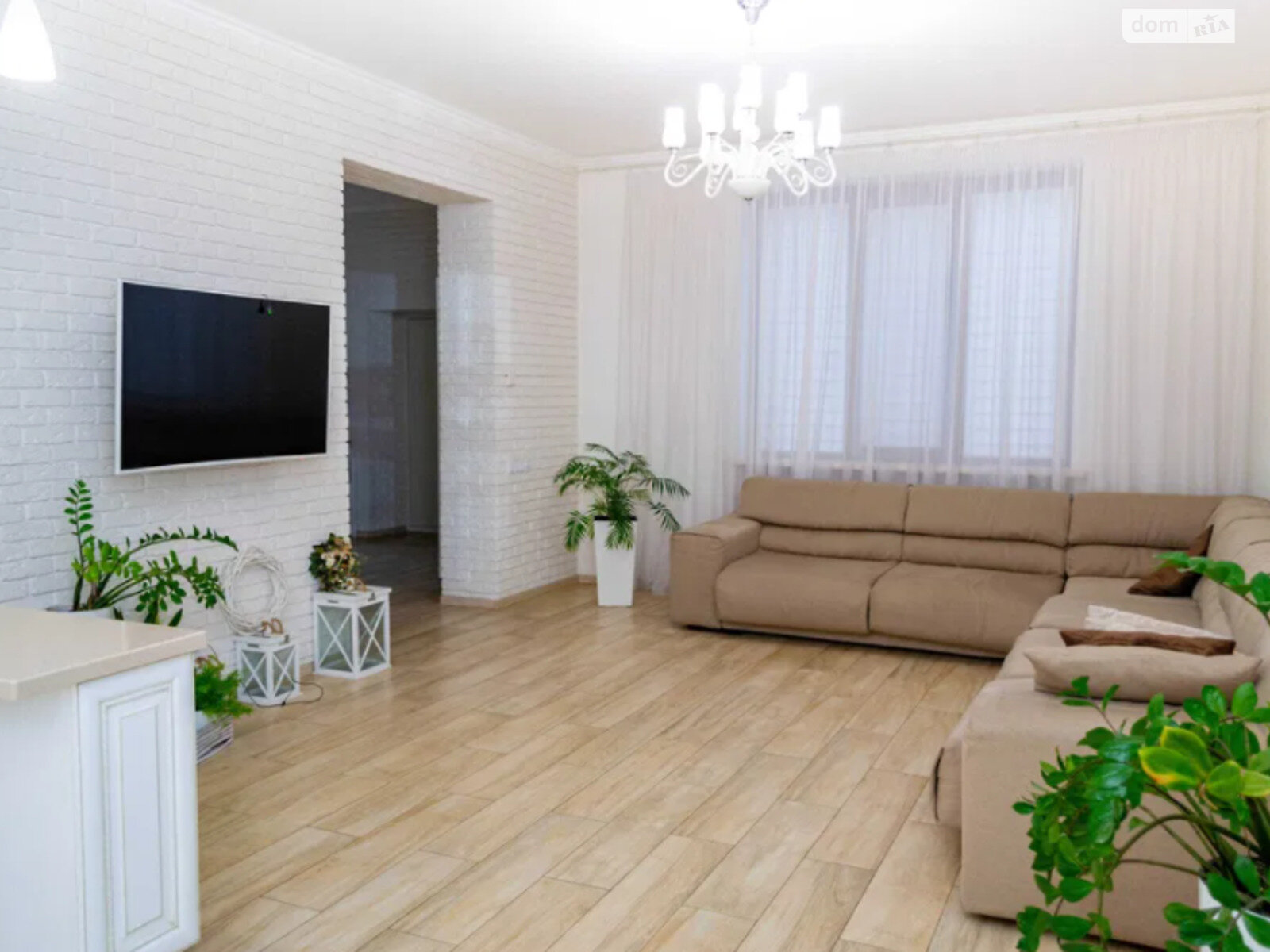 двухэтажный дом, 270 кв. м, кирпич. Продажа в Чайках фото 1