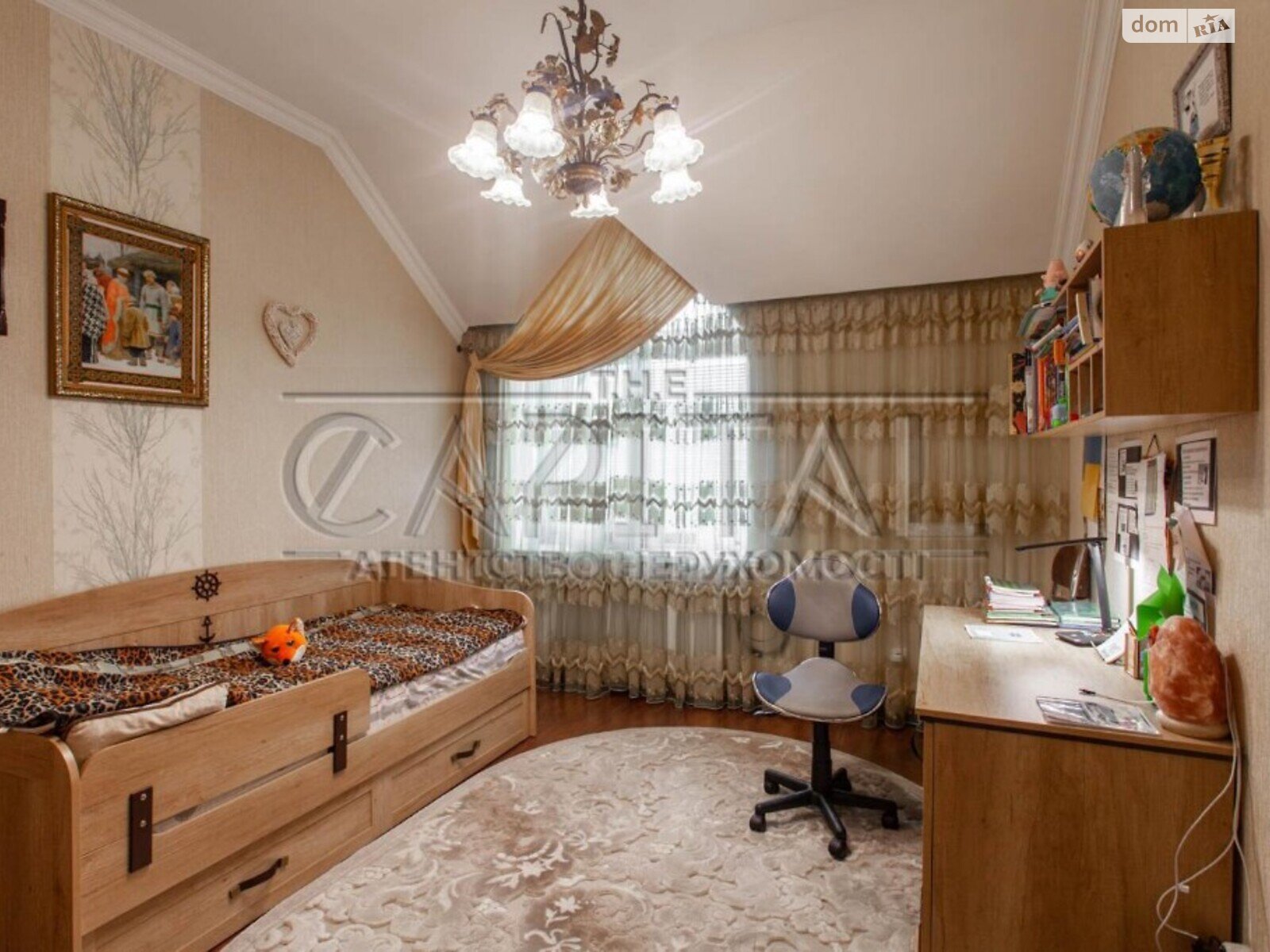 трехэтажный дом, 214 кв. м, кирпич. Продажа в Чайках фото 1