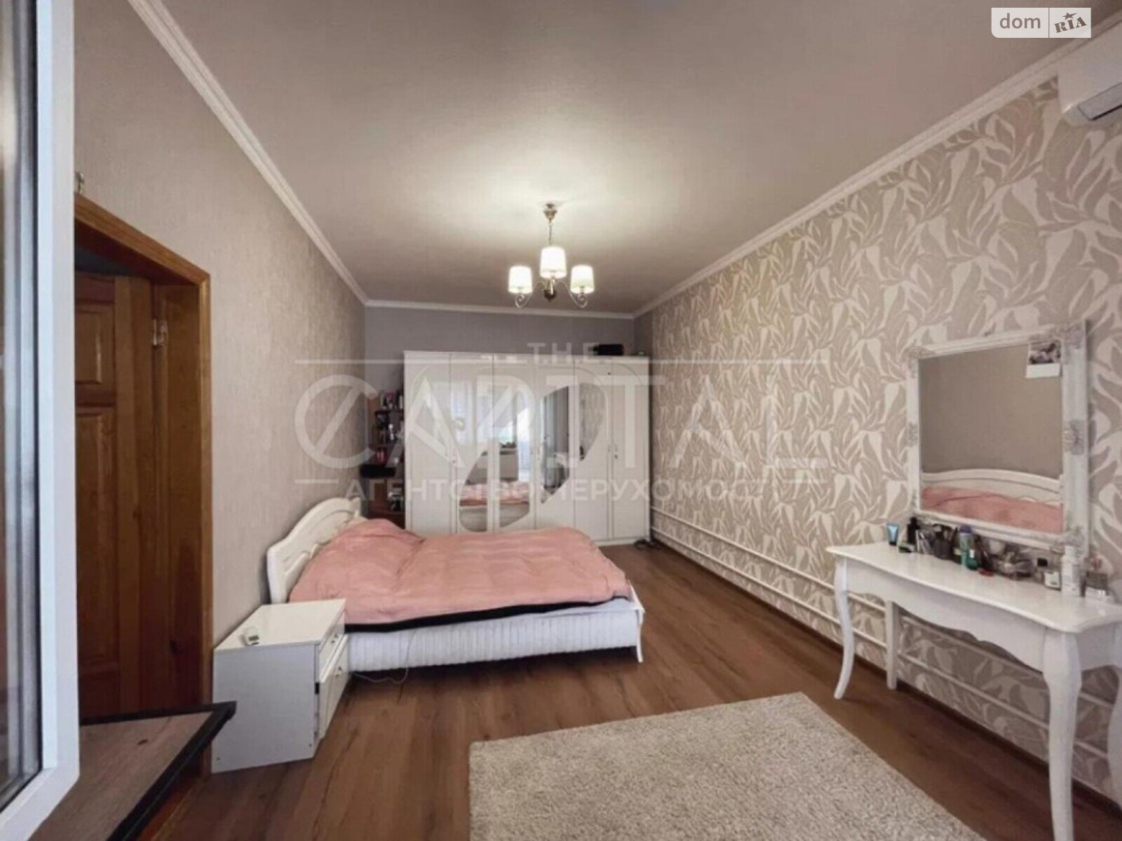 триповерховий будинок, 220 кв. м, цегла. Продаж у Гатне фото 1 триповерховий будинок, 220 кв. м, цегла. Продаж у Гатне фото 1