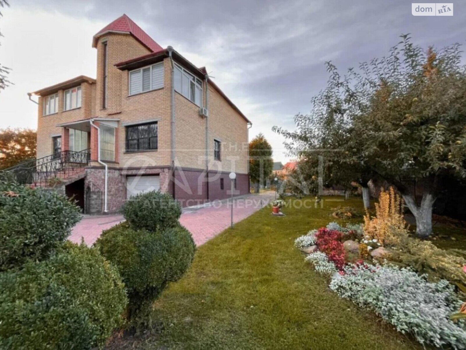 триповерховий будинок, 220 кв. м, цегла. Продаж у Гатне фото 1 триповерховий будинок, 220 кв. м, цегла. Продаж у Гатне фото 1