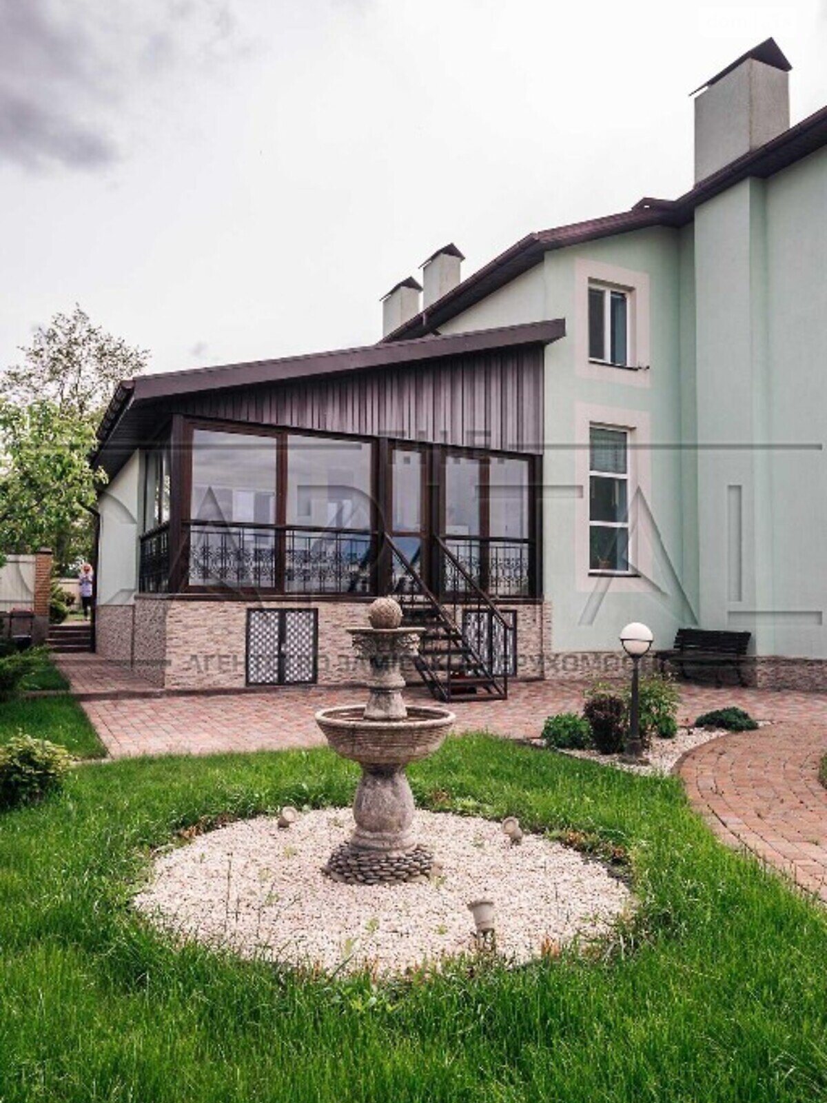 двухэтажный дом с отоплением, 350 кв. м, кирпич. Продажа в Горбовичах фото 1 двухэтажный дом с отоплением, 350 кв. м, кирпич. Продажа в Горбовичах фото 1