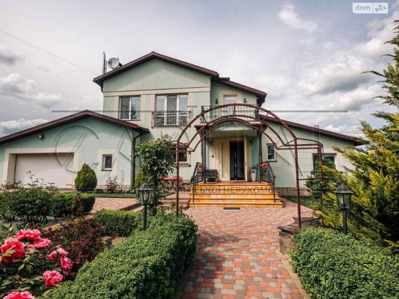 двухэтажный дом с отоплением, 350 кв. м, кирпич. Продажа в Горбовичах фото 1 двухэтажный дом с отоплением, 350 кв. м, кирпич. Продажа в Горбовичах фото 1